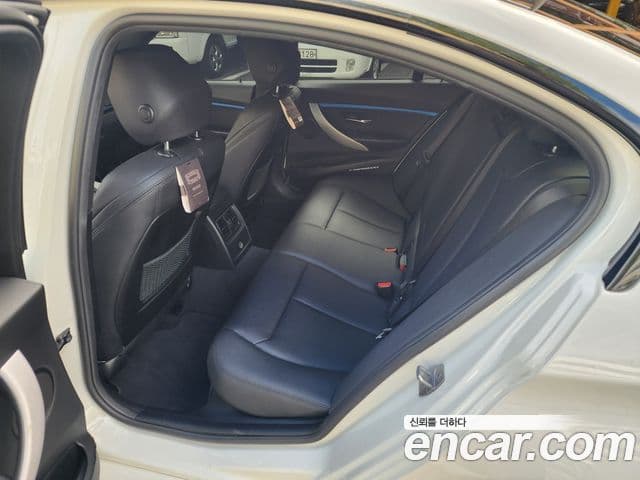 BMW 3 Series 2018 — Şəkil 18/18