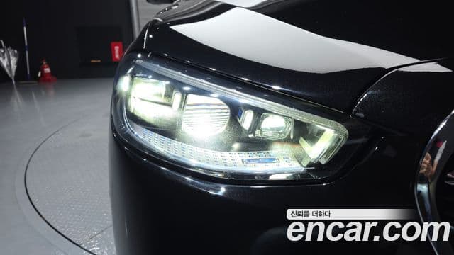 Mercedes-Benz S-Class 2022 — Photo 11/33