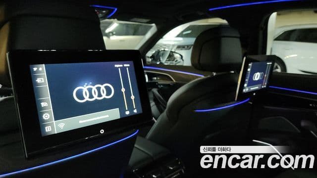 Audi A8 2023 — Фото 12/20