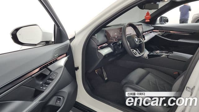 BMW 5 Series 2025 — Şəkil 9/20