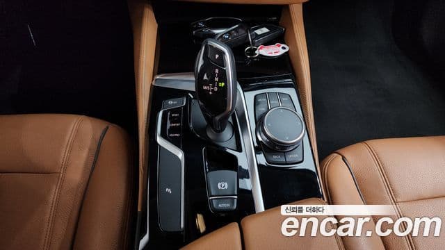 BMW 5 Series 2018 — Şəkil 9/20