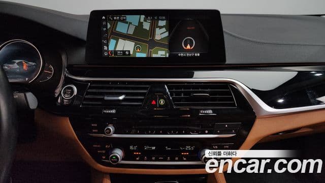 BMW 5 Series 2018 — Şəkil 12/20