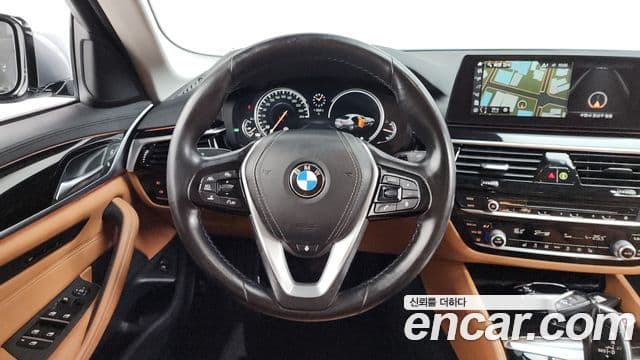BMW 5 Series 2018 — Şəkil 13/20