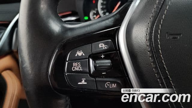 BMW 5 Series 2018 — Şəkil 17/20
