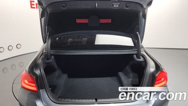 BMW 5 Series 2018 — Şəkil 20/20