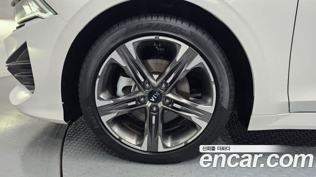 Kia K5 2021 — ფოტო 5/20