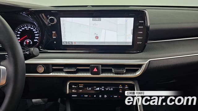 Kia K5 2021 — ფოტო 12/20