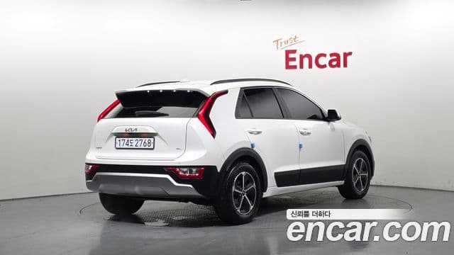 Kia Niro 2022 — Şəkil 27/35