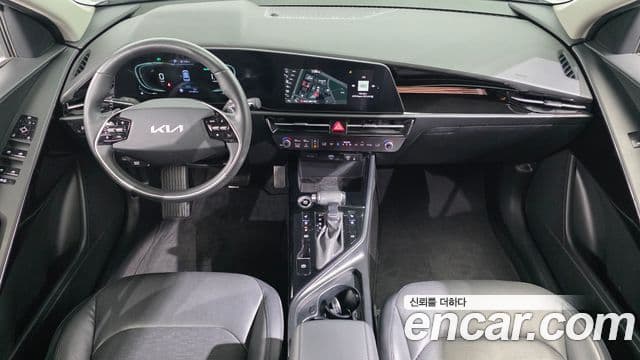 Kia Niro 2022 — Şəkil 28/35