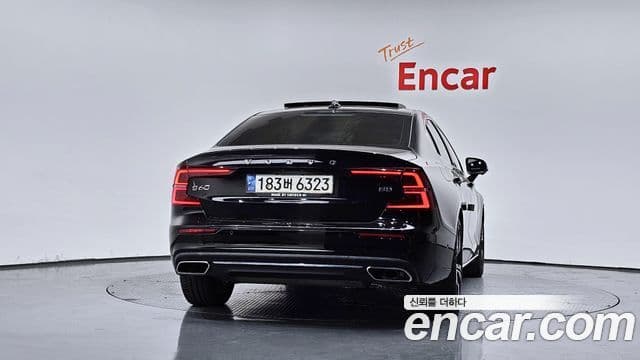 Volvo S60 2020 — Photo 17/20
