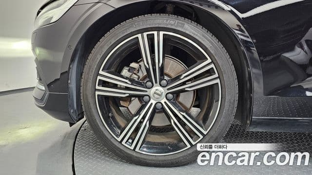 Volvo S60 2020 — Photo 9/20