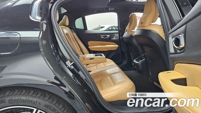 Volvo S60 2020 — Photo 1/20