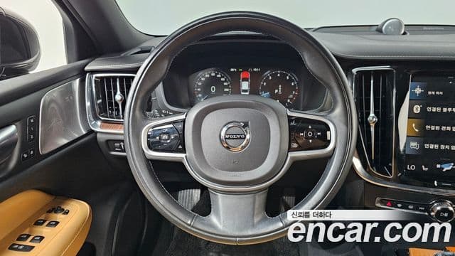 Volvo S60 2020 — Photo 2/20