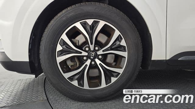 Kia Carnival 2021 — фото 5 из 20
