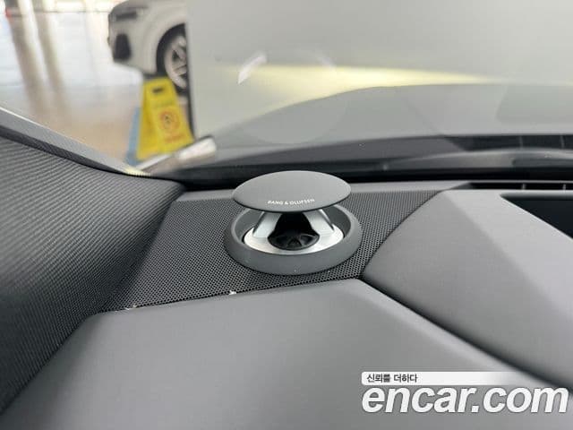 Audi A8 2023 — Photo 11/20