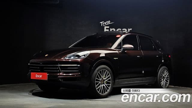 Porsche Cayenne 2023 — ფოტო 1/20