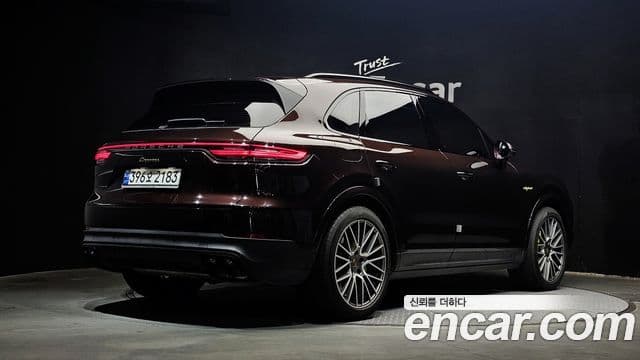Porsche Cayenne 2023 — ფოტო 2/20