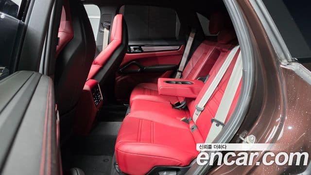 Porsche Cayenne 2023 — ფოტო 12/20