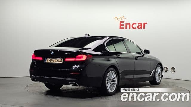 BMW 5 Series 2021 — ფოტო 2/20