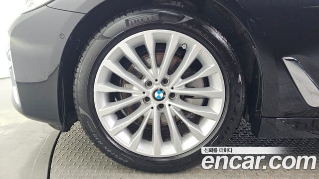 BMW 5 Series 2021 — ფოტო 5/20
