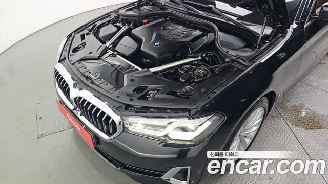 BMW 5 Series 2021 — ფოტო 6/20