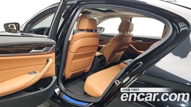 BMW 5 Series 2021 — ფოტო 11/20