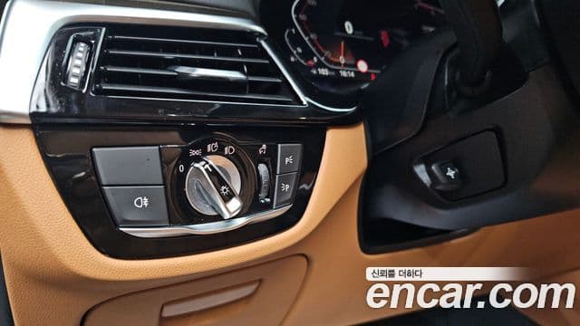 BMW 5 Series 2021 — ფოტო 13/20