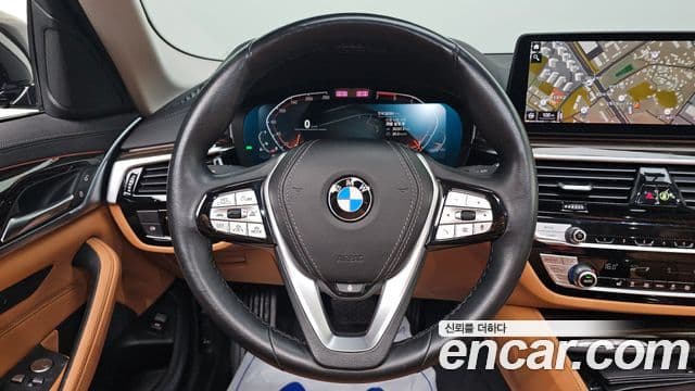 BMW 5 Series 2021 — ფოტო 14/20