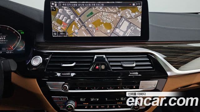 BMW 5 Series 2021 — ფოტო 15/20
