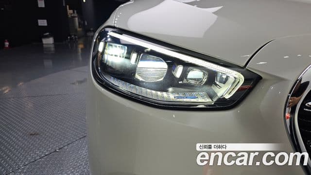 Mercedes-Benz S-Class 2021 — Photo 13/32