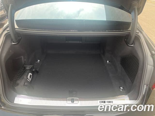 Audi A8 2023 — ფოტო 17/20