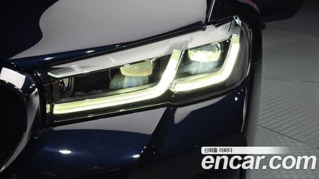 BMW 5 Series 2021 — Şəkil 12/34