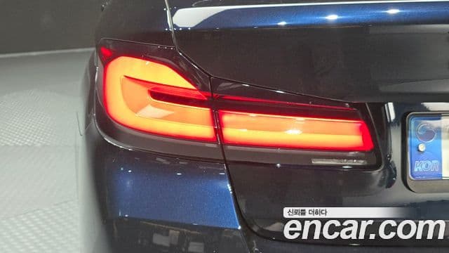 BMW 5 Series 2021 — Şəkil 24/34
