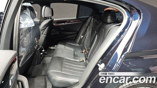 BMW 5 Series 2021 — Şəkil 25/34