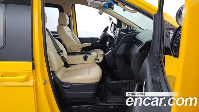 Hyundai Staria 2021 — Фото 11/20