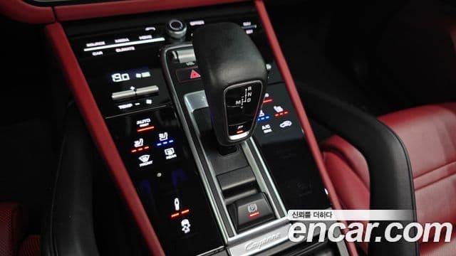 Porsche Cayenne 2021 — ფოტო 9/20