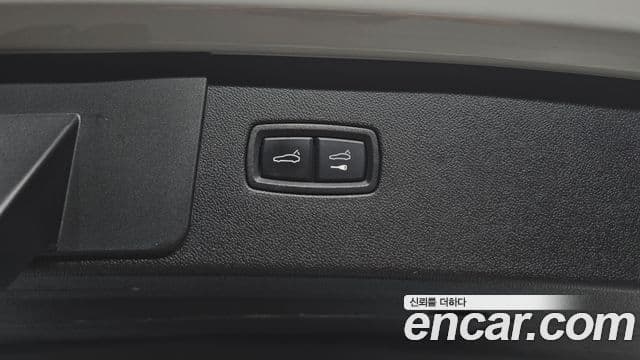 Porsche Cayenne 2021 — ფოტო 17/20