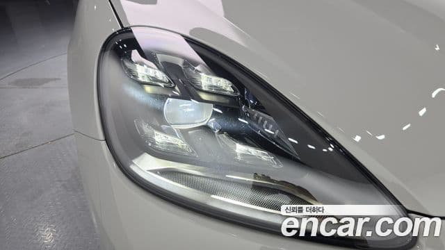Porsche Cayenne 2021 — ფოტო 25/32
