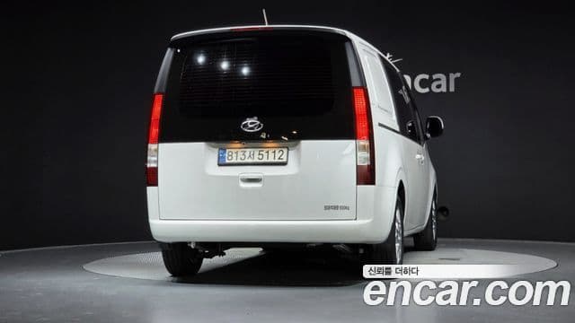 Hyundai Staria 2022 — ფოტო 4/20