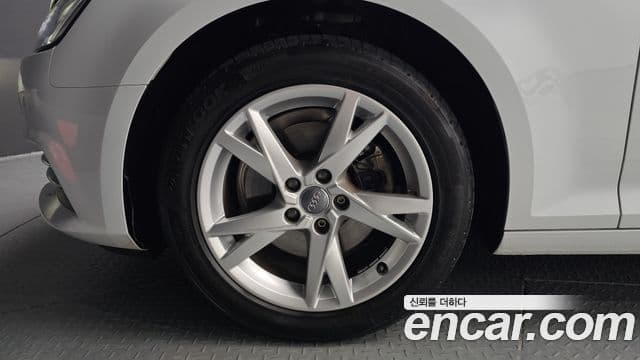 Audi A4 2018 — ფოტო 5/20