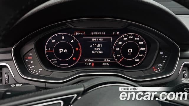 Audi A4 2018 — ფოტო 8/20