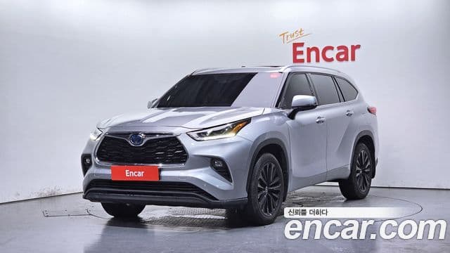 Toyota Highlander 2023 — ფოტო 1/20