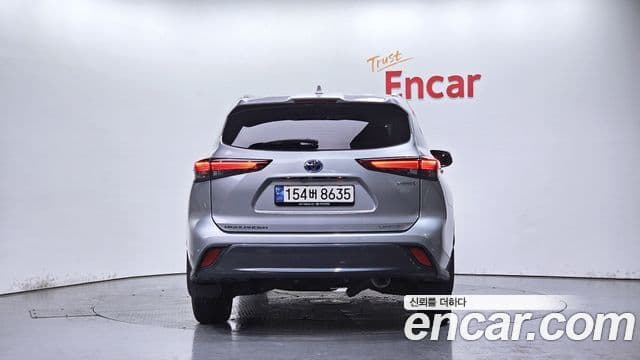 Toyota Highlander 2023 — ფოტო 4/20