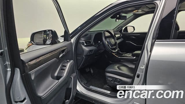 Toyota Highlander 2023 — ფოტო 10/20