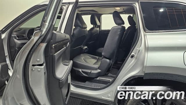 Toyota Highlander 2023 — ფოტო 11/20