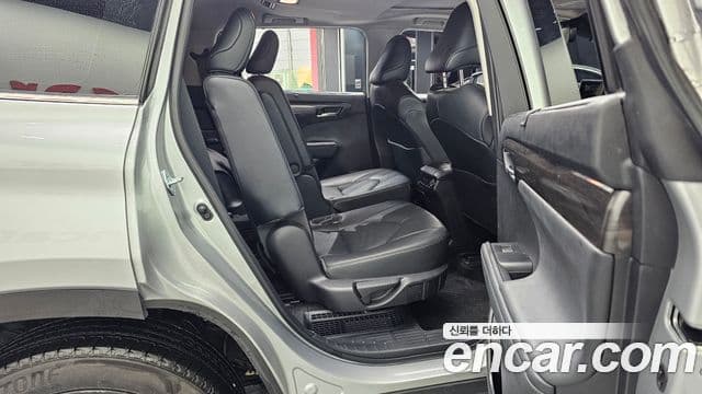 Toyota Highlander 2023 — ფოტო 12/20