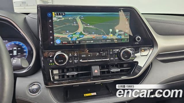 Toyota Highlander 2023 — ფოტო 14/20