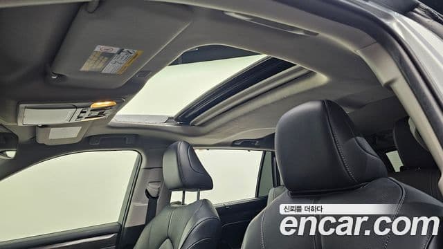 Toyota Highlander 2023 — ფოტო 19/20