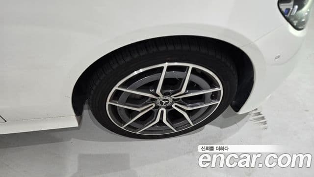 Mercedes-Benz E-Class 2022 — ფოტო 4/20