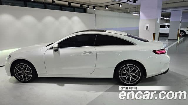 Mercedes-Benz E-Class 2022 — ფოტო 6/20